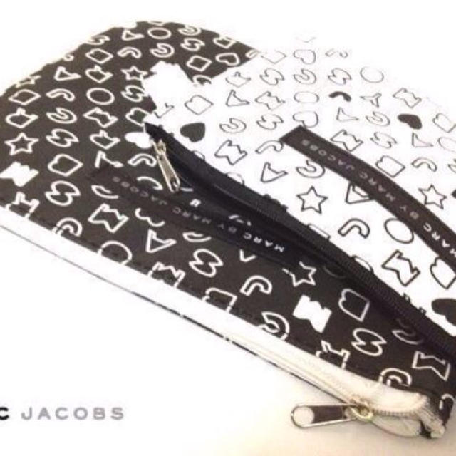 MARC BY MARC JACOBS(マークバイマークジェイコブス)のマークジェイコブス★ポーチ2個セット レディースのファッション小物(ポーチ)の商品写真