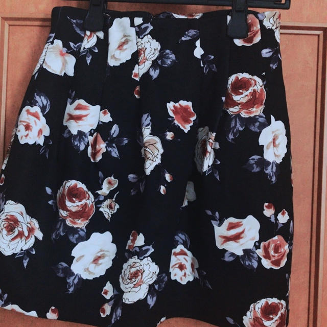 dazzlin(ダズリン)のダズリン 美品 花柄ミニスカート  レディースのスカート(ミニスカート)の商品写真