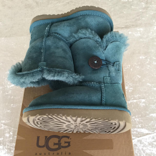 UGG(アグ)のUGG ☆ ブーツ キッズ/ベビー/マタニティのキッズ靴/シューズ(15cm~)(ブーツ)の商品写真