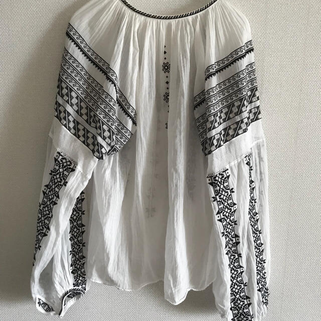 マカフィー ペイズリー風 刺繍 ブラウス 後ろ開き