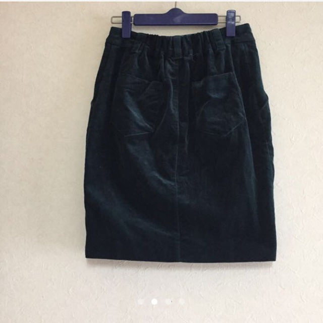 URBAN RESEARCH(アーバンリサーチ)のKBF アーバンリサーチ 深緑 コーデュロイ スカート M レディースのスカート(ミニスカート)の商品写真
