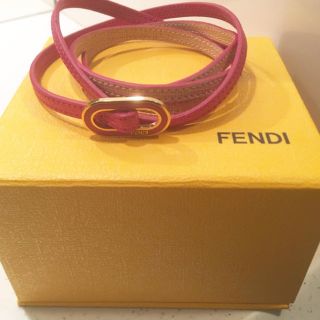 フェンディ(FENDI)の☆新品同様☆ FENDI フェンディレザーブレスレット(ブレスレット/バングル)