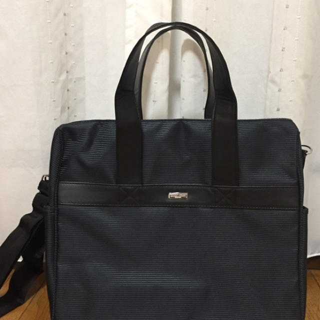 Giorgio Armani(ジョルジオアルマーニ)のアルマーニ新品ショルダー  2wayバッグ ラルフローレン タオル ハンカチ付 メンズのバッグ(トートバッグ)の商品写真