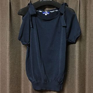 バーバリーブルーレーベル(BURBERRY BLUE LABEL)のバーバリーブルーレーベルBURBERRY人気ブランドロゴ入オフショルダー風リボン(Tシャツ(半袖/袖なし))