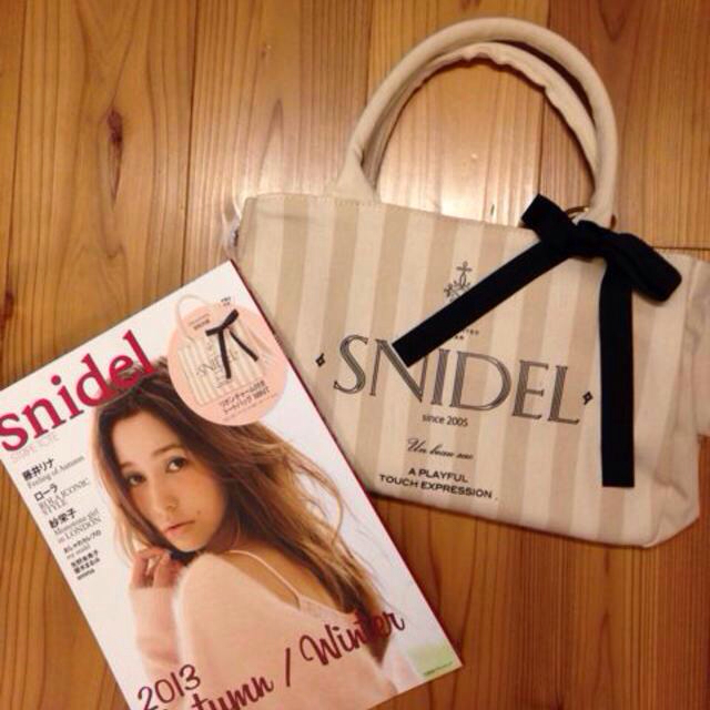 SNIDEL(スナイデル)のSnidel トートバック付きムック本 レディースのバッグ(トートバッグ)の商品写真