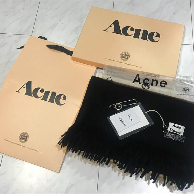 ★Acne Studiosアクネ 大人気の大判 マフラー ストール ブラックマフラー/ショール