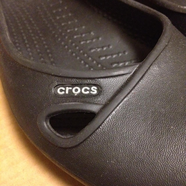 crocs(クロックス)の【値下げ！】crocks黒サンダル♪ レディースの靴/シューズ(サンダル)の商品写真