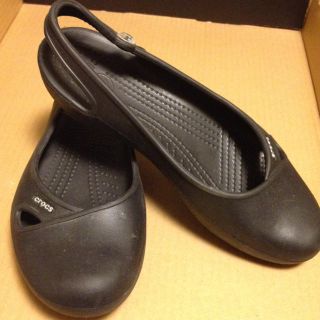 クロックス(crocs)の【値下げ！】crocks黒サンダル♪(サンダル)