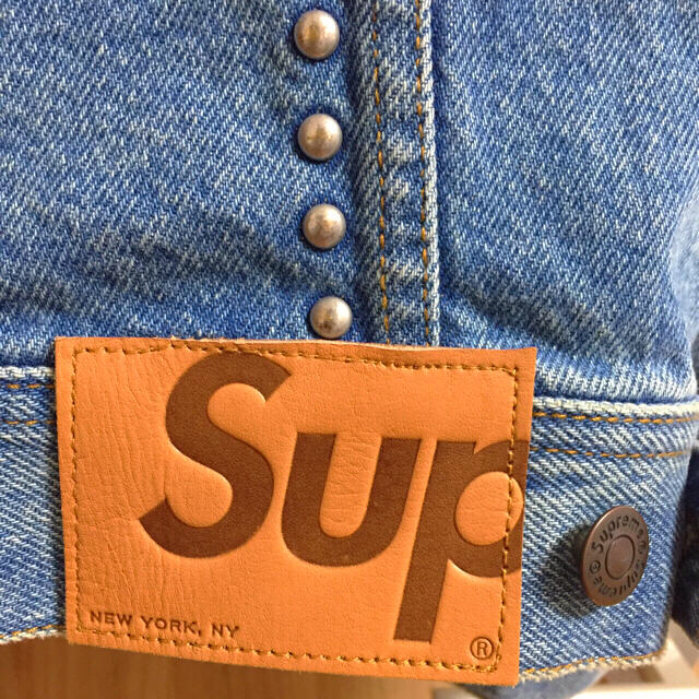 Supreme(シュプリーム)の希少M supreme studded denim trucker jacket メンズのジャケット/アウター(Gジャン/デニムジャケット)の商品写真