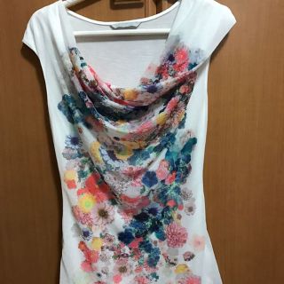 エイチアンドエム(H&M)の⭐︎値下げ⭐︎ H&M  花柄ノースリーブシャツ(その他)