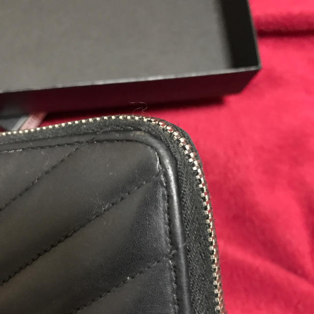 Saint Laurent(サンローラン)のYves Saint Laurent サンローラン Vステッチレザー 長財布 レディースのファッション小物(財布)の商品写真