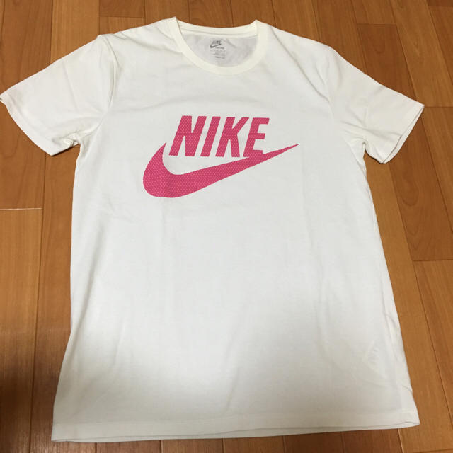 NIKE(ナイキ)のNIKE ロゴＴシャツ レディースのトップス(Tシャツ(半袖/袖なし))の商品写真