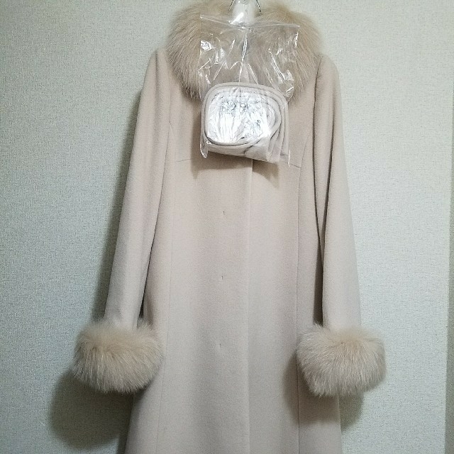 しました JUSGLITTY ファー付きノーカラーミドル丈コートの通販 by ...