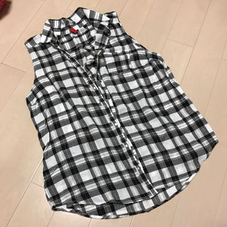 エイチアンドエム(H&M)のノースリーブチェックシャツ♡(その他)