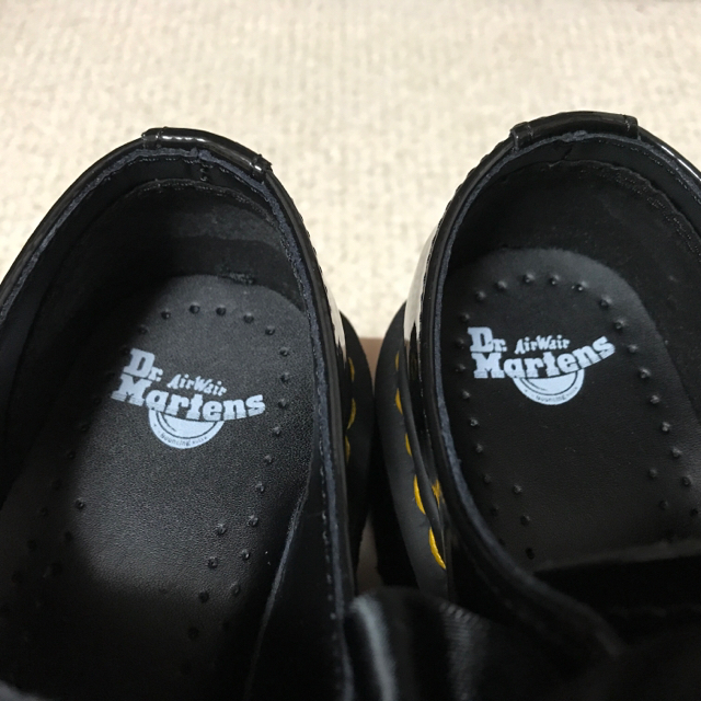 Dr.Martens(ドクターマーチン)のDr. Martens ドクターマーチン HOLLY エナメル リボン厚底 レディースの靴/シューズ(ローファー/革靴)の商品写真