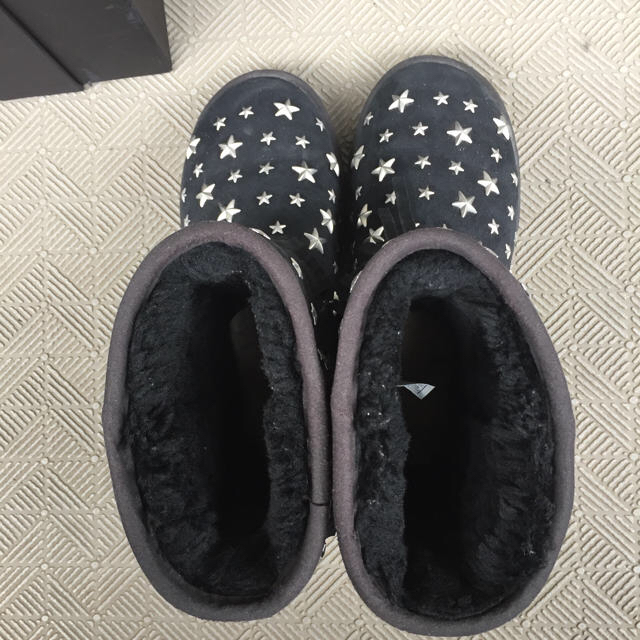 JIMMY CHOO(ジミーチュウ)の★比較的美品★ジミーチュウ×UGG ムートンブーツ 黒 US7 レディースの靴/シューズ(ブーツ)の商品写真