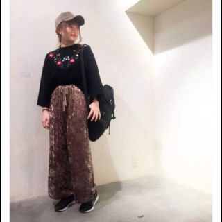 ダブルクローゼット(w closet)のw closet ベロアパンツ ピンク(カジュアルパンツ)