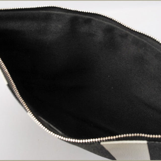 GIVENCHY(ジバンシィ)のジバンシー 　クラッチポーチ/クラッチバッグ　コーティングキャンバス レディースのバッグ(クラッチバッグ)の商品写真