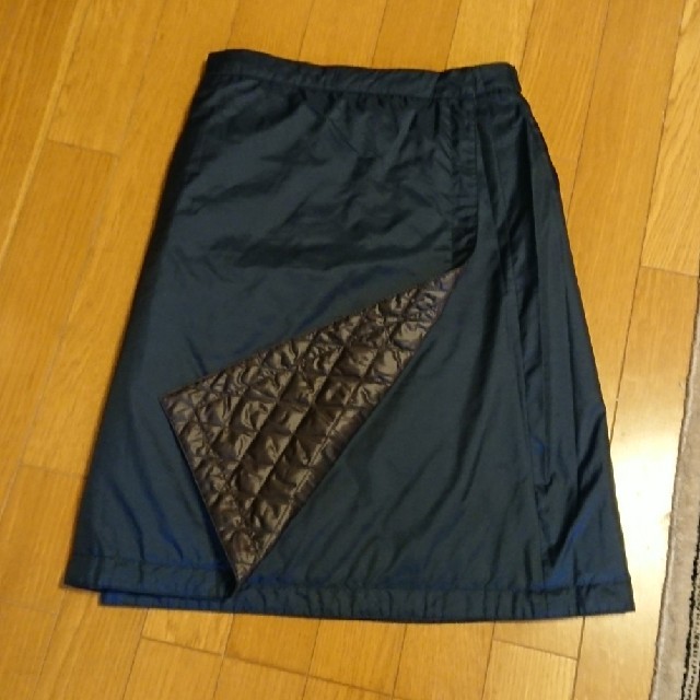 UNIQLO(ユニクロ)のUNIQLO キルティング スカート リバーシブル レディースのスカート(ひざ丈スカート)の商品写真