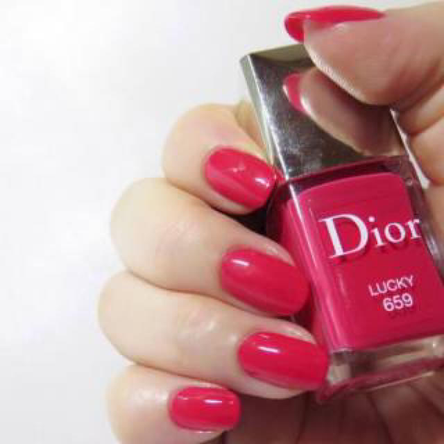 Christian Dior(クリスチャンディオール)のディオールDior ヴェルニ ネイルエナメル美品 コスメ/美容のネイル(マニキュア)の商品写真