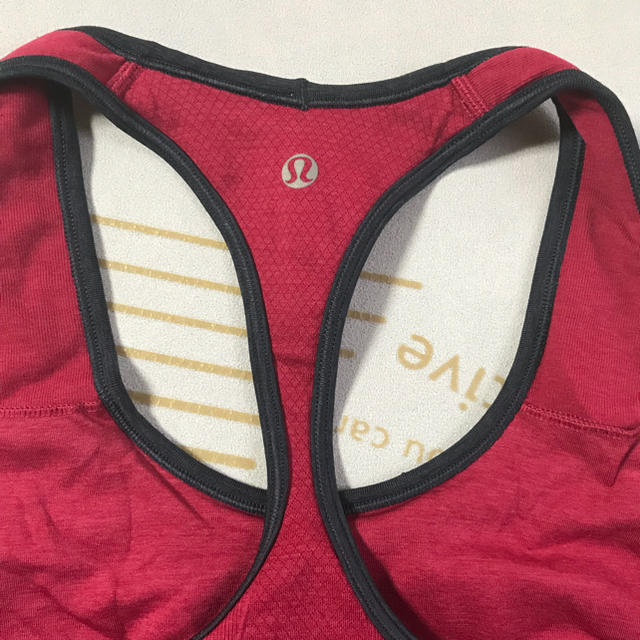 lululemon(ルルレモン)のルルレモン クールレーサーバック サイズ2  レッド スポーツ/アウトドアのトレーニング/エクササイズ(ヨガ)の商品写真