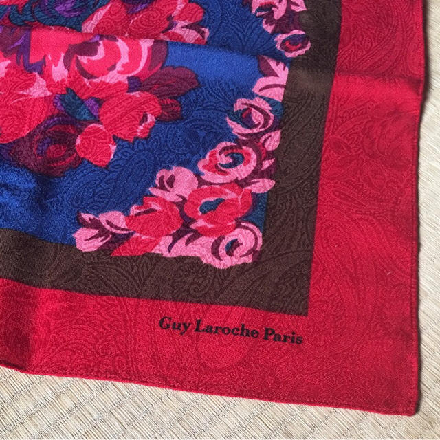 Guy Laroche(ギラロッシュ)のギラロッシュ スカーフ 大判 レディースのファッション小物(バンダナ/スカーフ)の商品写真