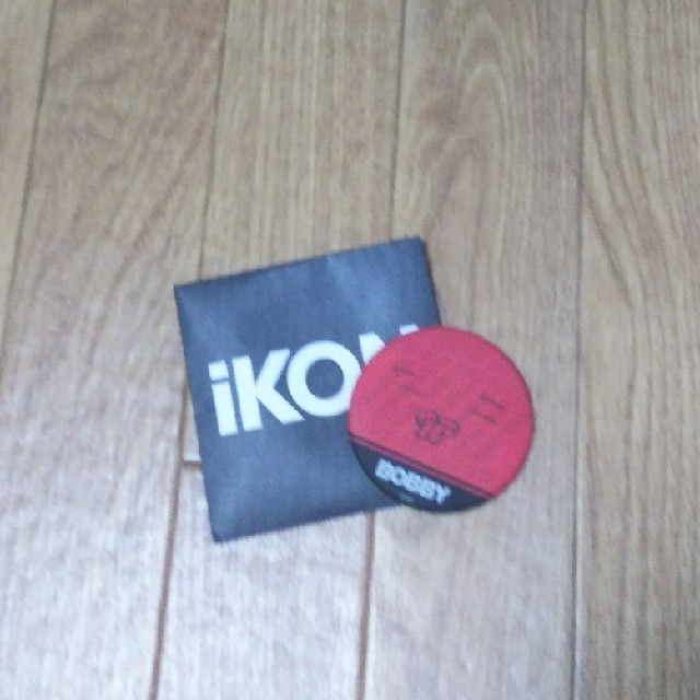 iKON(アイコン)のiKON モバイル 缶バッチ エンタメ/ホビーのCD(K-POP/アジア)の商品写真