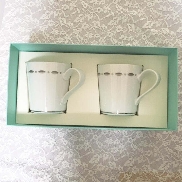 Tiffany & Co.(ティファニー)の【未使用】TIFFANY & Co. ♡ ペアマグカップ インテリア/住まい/日用品のキッチン/食器(グラス/カップ)の商品写真