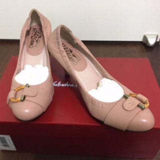 サルヴァトーレフェラガモ(Salvatore Ferragamo)の新品 フェラガモ ベージュパンプス サイズ６Ｄ 23cm(ハイヒール/パンプス)