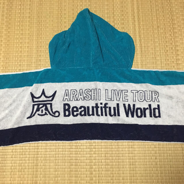 嵐 Beautiful World フード付マフラータオル エンタメ/ホビーのタレントグッズ(アイドルグッズ)の商品写真