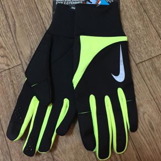 ナイキ(NIKE)の《新品未使用》ナイキ レディース ランニング グローブ 手袋(その他)