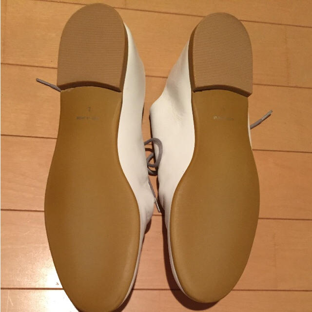 【新品 未使用】que shoes nost white Lサイズ レディースの靴/シューズ(ローファー/革靴)の商品写真