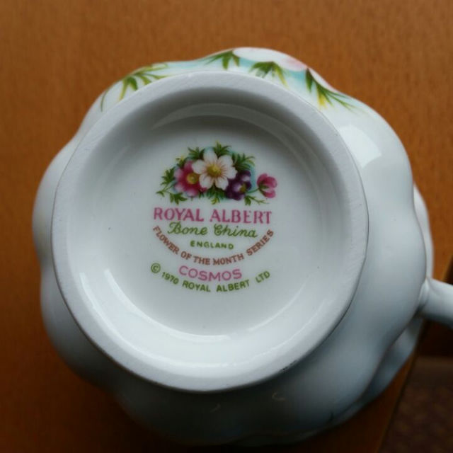 ROYAL ALBERT(ロイヤルアルバート)の☕10月ロイヤルアルバートのカップ&ソーサー インテリア/住まい/日用品のキッチン/食器(グラス/カップ)の商品写真