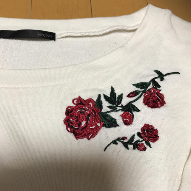 heather(ヘザー)のHeather バラ刺繍スエット 木星ちゃんさん専用 レディースのトップス(トレーナー/スウェット)の商品写真