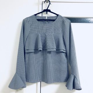 ティティアンドコー(titty&co)のtity&co ティティアンドコー千鳥格子モノトーンパールフリルベルスリーブ(シャツ/ブラウス(長袖/七分))