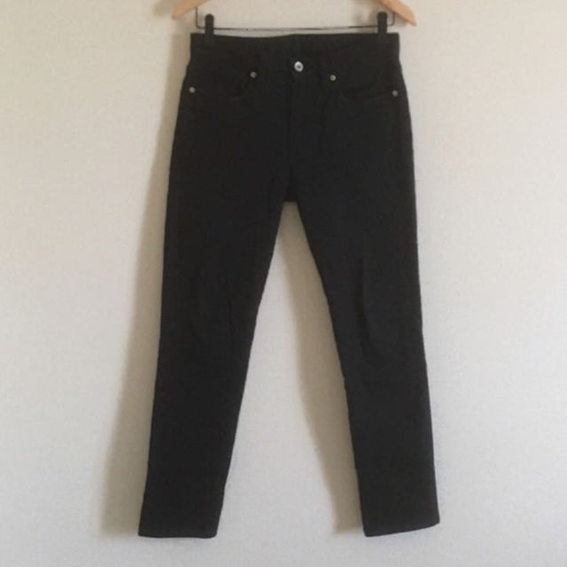 GU(ジーユー)のGU ジーユー カラースキニーパンツ ブラック メンズのパンツ(チノパン)の商品写真