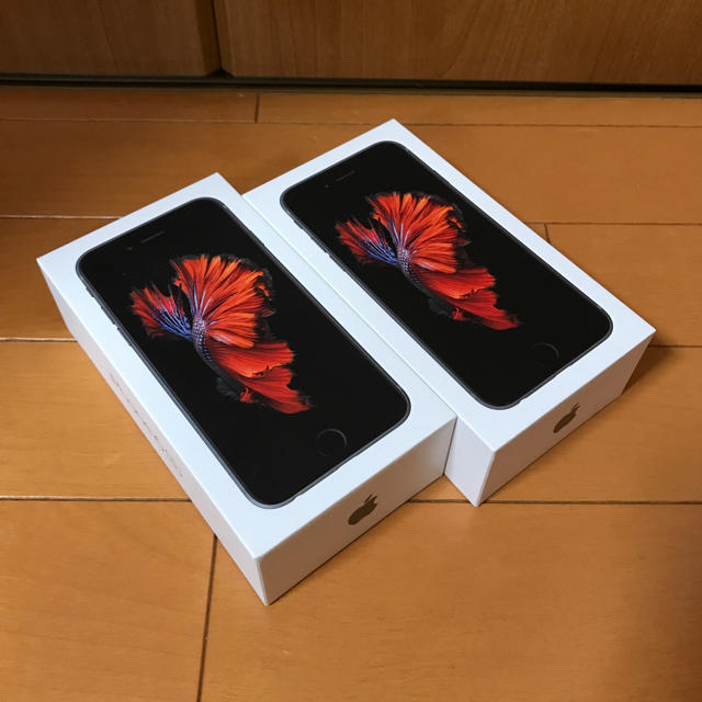 Apple(アップル)の新品iPhone6s 64GB au シムロック解除済 スマホ/家電/カメラのスマートフォン/携帯電話(スマートフォン本体)の商品写真