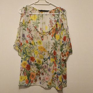 ザラ(ZARA)の［ZARA BASIC］ブラウス 花柄(シャツ/ブラウス(半袖/袖なし))