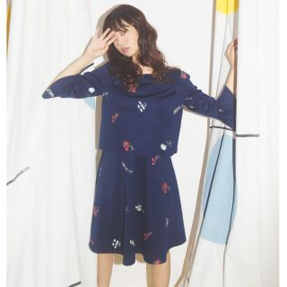 トッコ(tocco)のtocco closet❁小花柄刺繍入りポンチセットアップ(セット/コーデ)