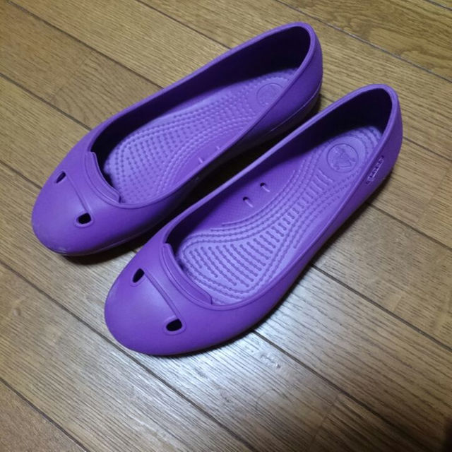 crocs(クロックス)のみみさん専用☆２回着用のみ。crocsの靴。 レディースの靴/シューズ(サンダル)の商品写真