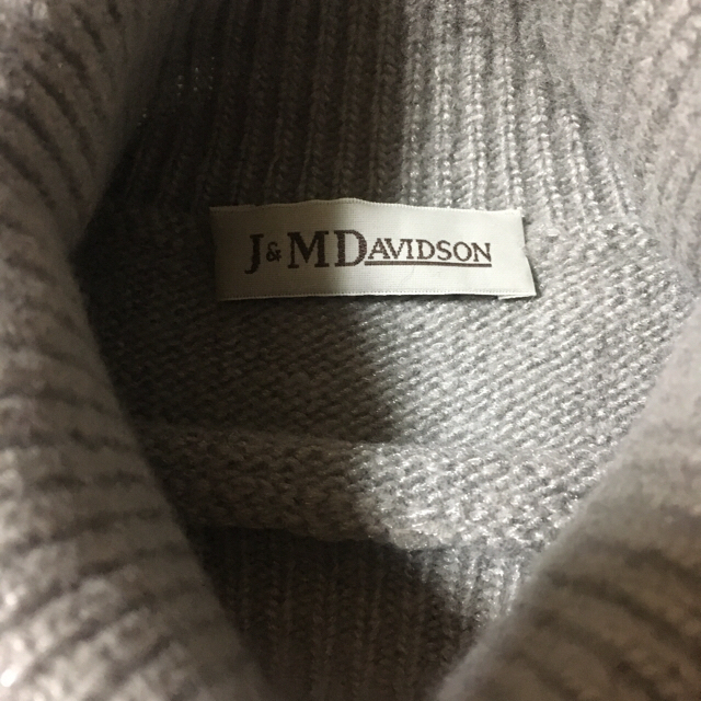 J&M DAVIDSON(ジェイアンドエムデヴィッドソン)のJ&MDAVIDSON グレー 半袖 ウールニット レディースのトップス(ニット/セーター)の商品写真