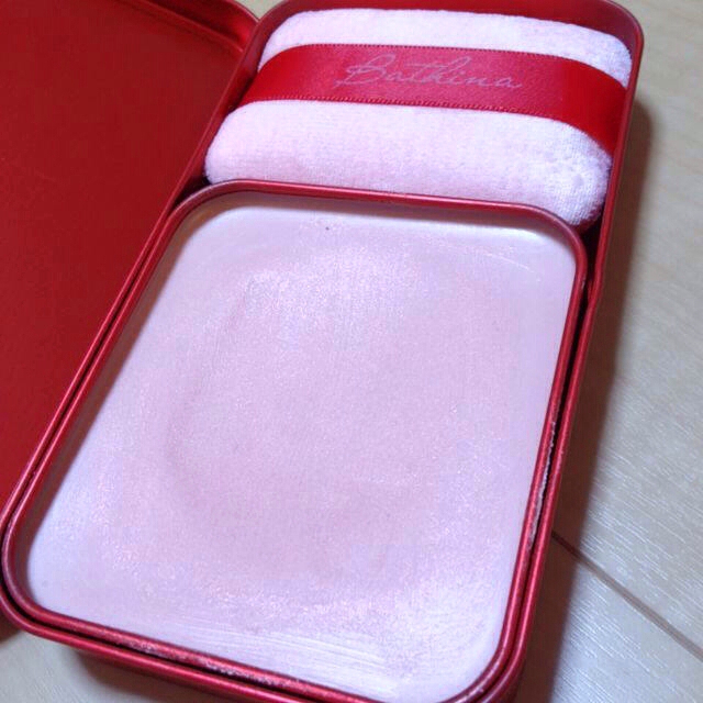 benefit コスメ/美容のボディケア(その他)の商品写真