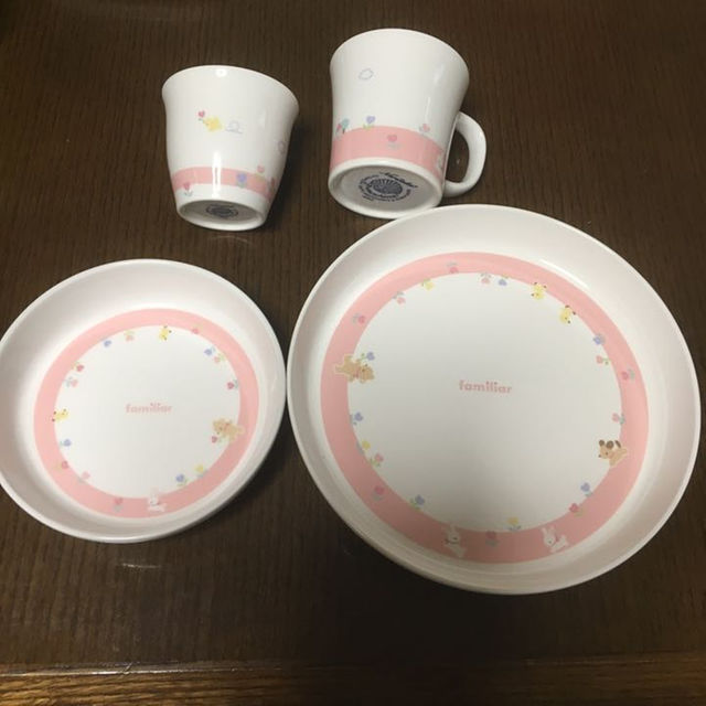 used ファミリア 食器4点セット ピンク色