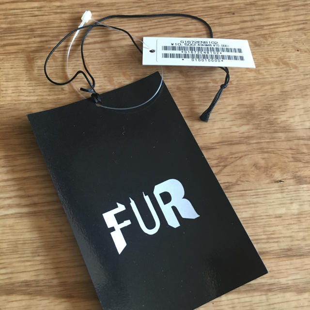 fur fur(ファーファー)の【新品】FURFUR（ファーファー） モノクロフェザーバングル レディースのアクセサリー(ブレスレット/バングル)の商品写真