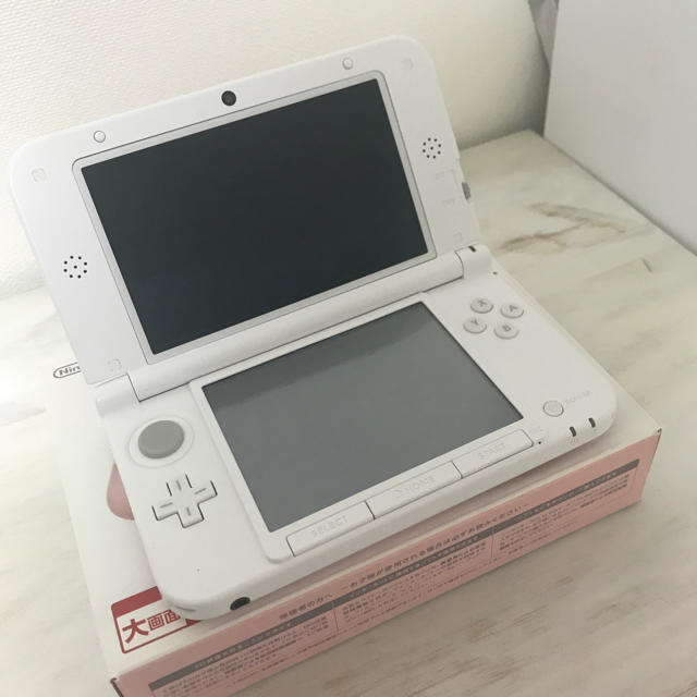 ニンテンドー3DS(ニンテンドー3DS)の3DS LL Pink×White エンタメ/ホビーのゲームソフト/ゲーム機本体(携帯用ゲーム機本体)の商品写真