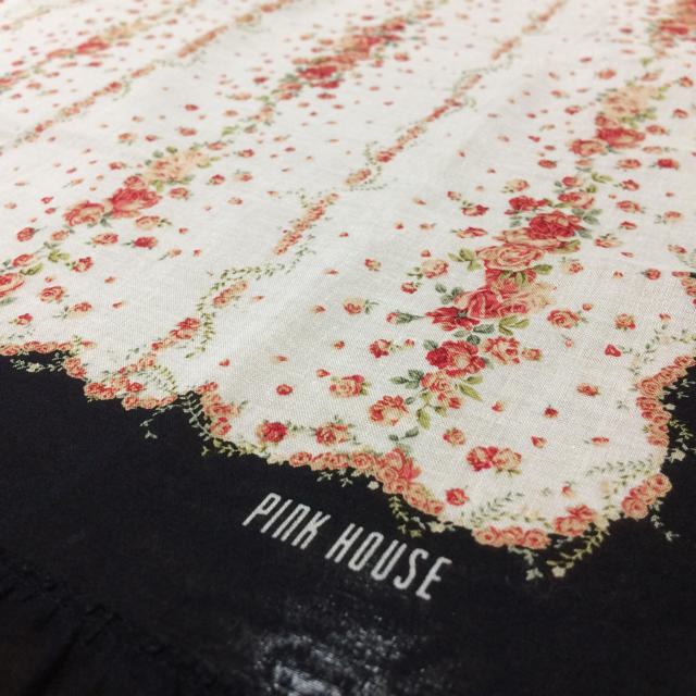 PINK HOUSE(ピンクハウス)のPINK HOUSE ローズ柄ハンカチ レディースのファッション小物(ハンカチ)の商品写真