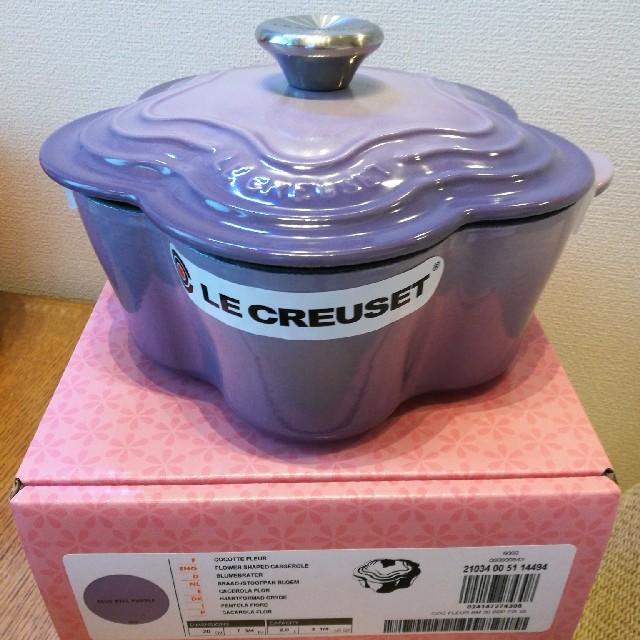 新品】ル・クルーゼ ココットフルール20cm ブルーベルパープル 新品】ル・クルーゼ ココットフルール20cm ブルーベルパープル