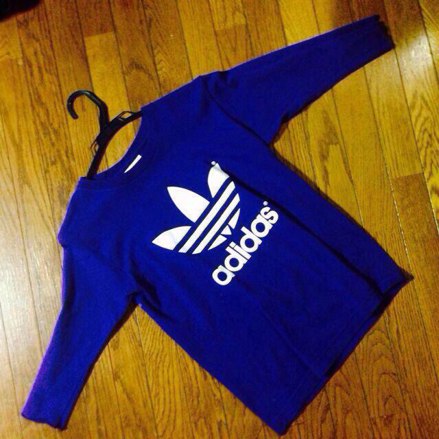 adidas(アディダス)のadidasてぃーしゃつ♡ レディースのトップス(Tシャツ(長袖/七分))の商品写真