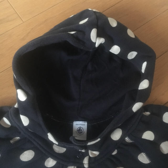 PETIT BATEAU(プチバトー)のプチバトー  パーカー ドット 長袖  サイズ114 キッズ/ベビー/マタニティのキッズ服女の子用(90cm~)(Tシャツ/カットソー)の商品写真