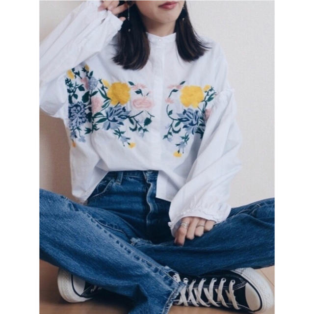 ZARA(ザラ)のZARA  花柄刺繍ブラウス レディースのトップス(シャツ/ブラウス(長袖/七分))の商品写真